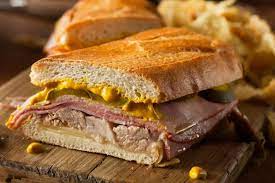SANDWICH DE CARNE