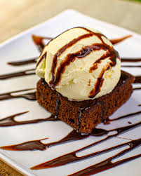 BROWNIE CON HELADO