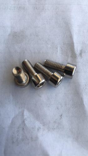 TORNILLO PARA ANFORA