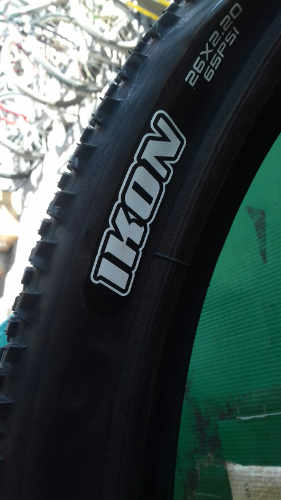 IKON ALAMBRE 26X2.2 60 TPI NEGRO