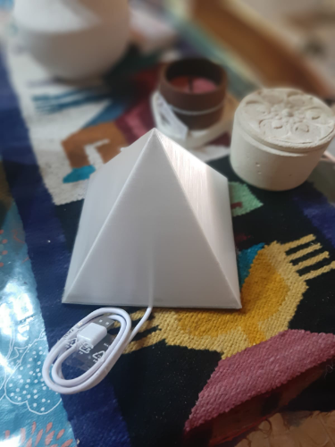 Lampara led colores usb piramide