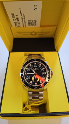 Reloj Invicta Plateado con Negro