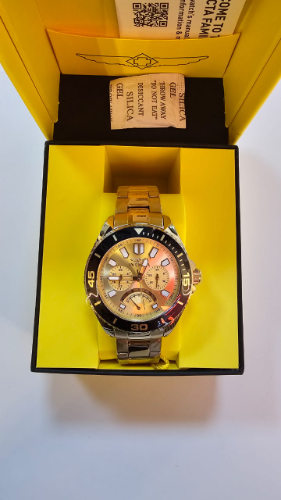Reloj Invicta Dorado con Negro