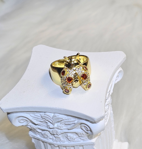 Estilo Mariquita Diamantes Rojos y Microdiamantes Blancos - Dorado - ANI039