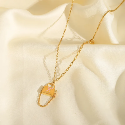 Collar con Dije Estilo Bolsa con Frase - Dorado - COL076
