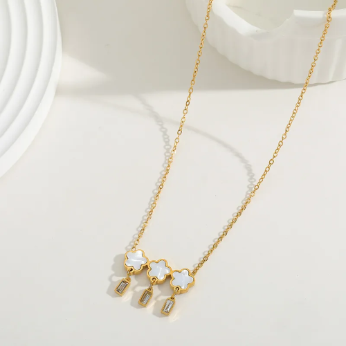 Collar de tres Flores Blancas - Dorado - COL202