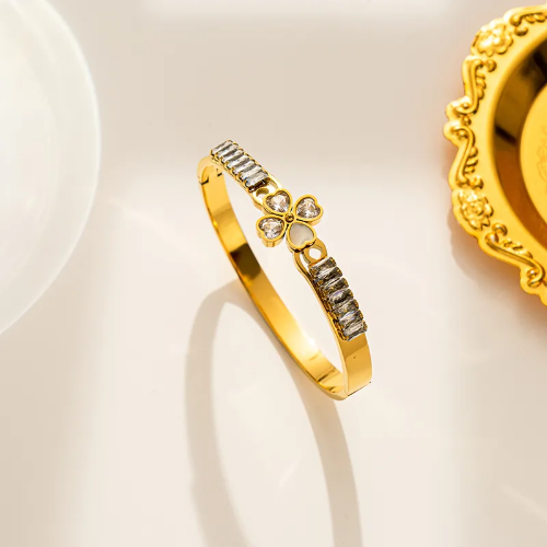 Estilo Van Cleef Brazalete con Circonias - Dorado - BRA045
