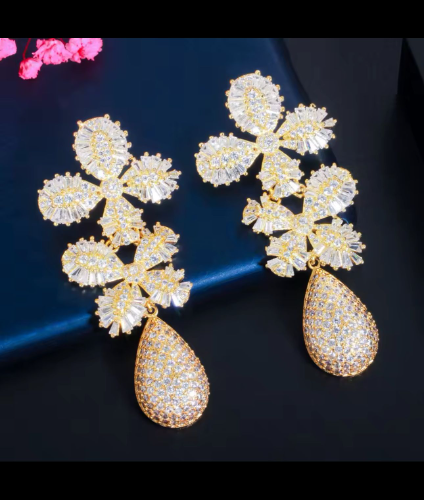 Pedientes de brillos 2 flores y gota plateados y dorados