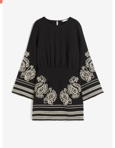 Vestido manga larga ancha negro bordado blanco