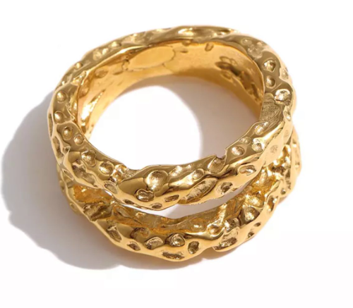Anillo dorado corrugado