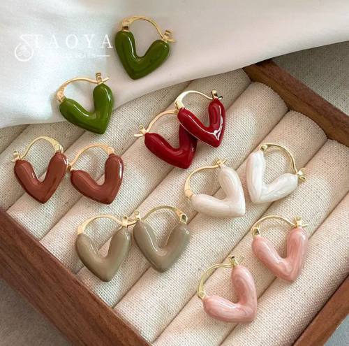 Pendiente forma de corazon varios colores