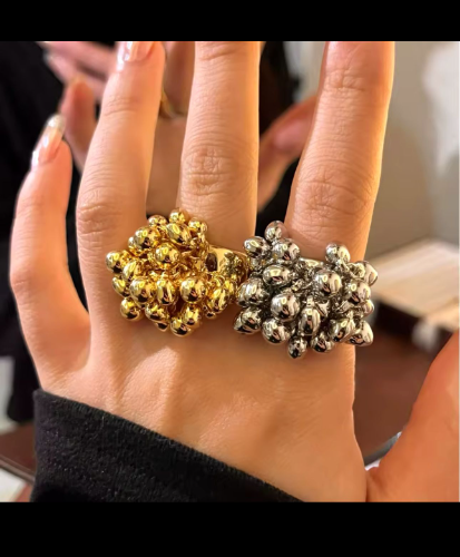 Anillo de cuentas colgando dorado y plateado