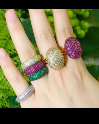 Anillo ajustable con brillos varios colores
