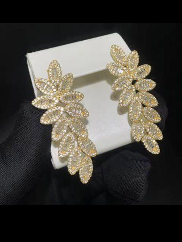 Pendientes de brillos en forma de hoja dorado y plateados