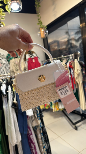 Cartera de playa blanca con detalle dorado BLUSH KISS