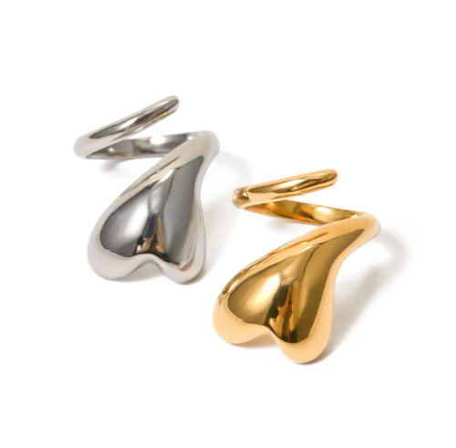 Anillo de corazon enrolllado