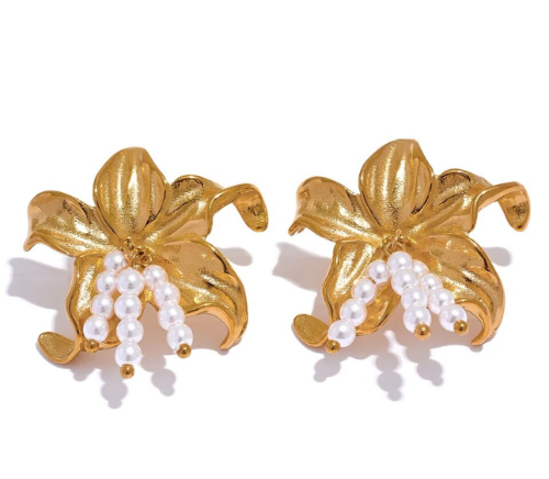 Pendiente de lirio dorado con perlas