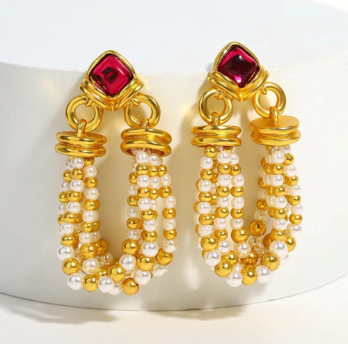 Pendiente dorado cuentas y perlas piedra rosada