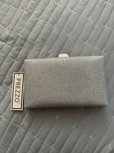 Cartera de mano plateada PREZZO