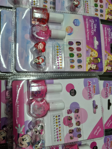 MAQUILLAJE PIEDRITAS CON BARNIZ