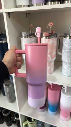 Quencher 1.2 Lts Tapa antiderrame Rosa con tono Lila claro