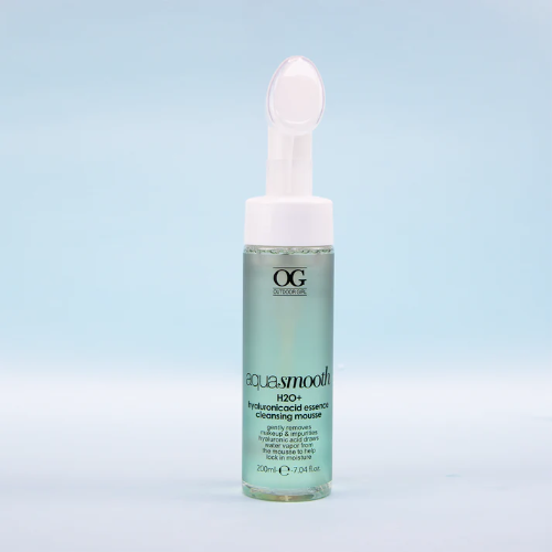 espuma desmaquillante con acido hialuronico con brocha de silina de og cosmeticos