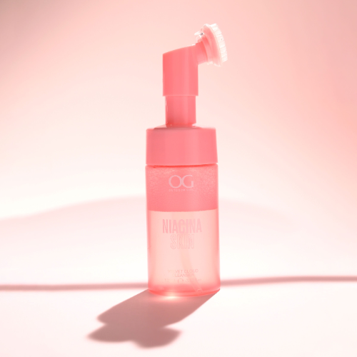 espuma limpiadora desmaquillante  con niacinamida de og cosmeticos