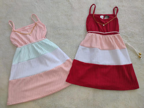 +PN0210 VESTIDO MODAL TRICOLOR NENA DETALLE DE CADENA "COOL KIDS"