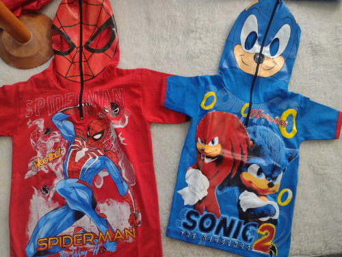 INV-PV0234 REMERA MANGA CORTA PERSONAJES CON CAPUCHA Y CIERRE