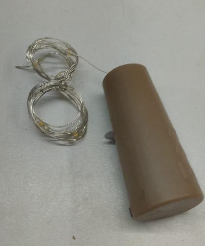 Guirnalda de alambre con corcho