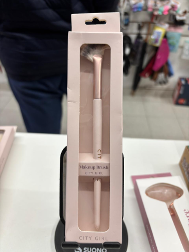 Brocha chica de maquillaje con corterosa City Girl