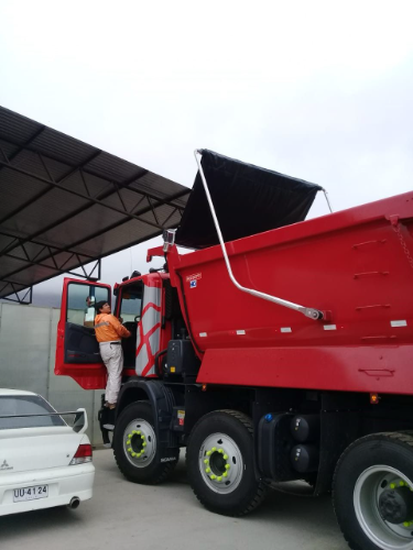 Fabricación de Carpa para Auto Encarpe material Nautica color rojo