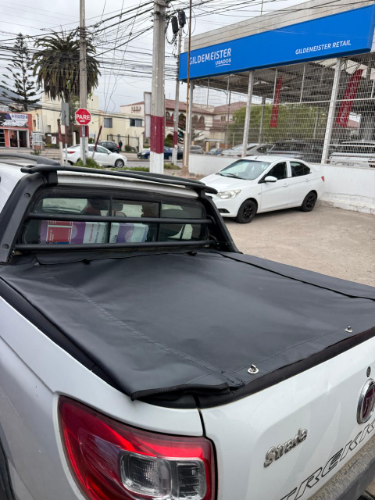 Fabricación de cubre pick up para Fiat strada en material cobertura nautica color negro