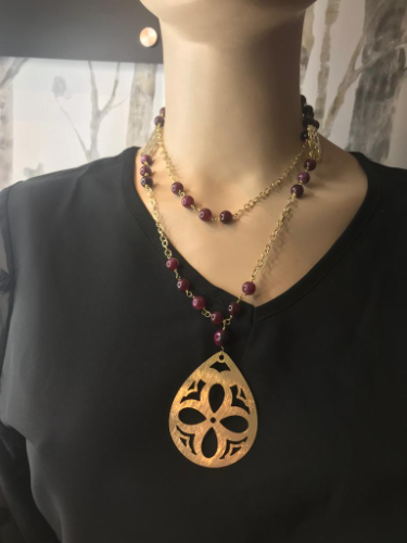 COLLAR BAÑO ORO PIEDRA BURDEO