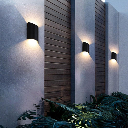 APLIQUE LED 2W BASE NEGRA LUZ CALIDABAYTER