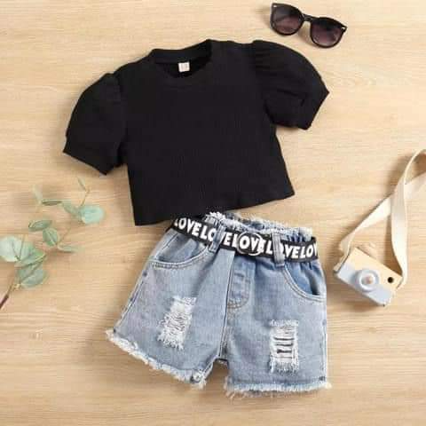 CJ SHORT JEAN/CORREA LOVE/ BLUSA NEGRA