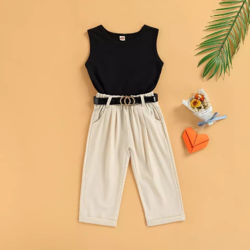 CJ PANTALON BEIGE BLUSA NEGRA CORREA