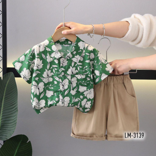 CAMISA VERDE FLORES ESTAMPADAS SHORT BEIGE CON BOLSILLOS NINO VERDE/BEIGE