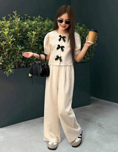 CJ ELEGANTE BEIGE MOÑOS NEGROS