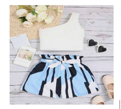 SHORT RAYAS CELESTE /TOP BLANCO Y CORREA