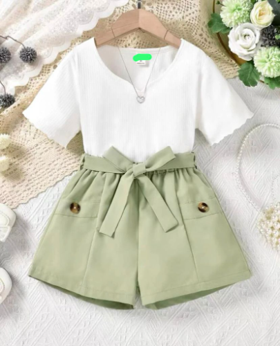 CJ SHORT VERDE BLUSA BLANCA
