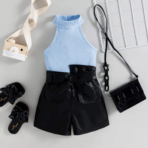 CJ SHORT CUERO NEGRO /BLUSA CELESTE