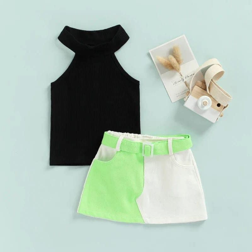 FALDA NEON/BLANCO BLUSA NEGRA /CORREA