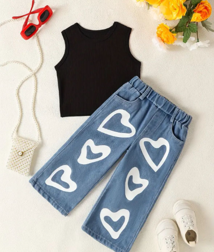 CJ BLUSA NEGRA Y JEAN CORAZONES