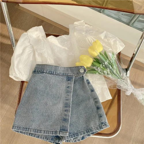 FALDA SHORT JEAN / BLUSA ELEGANTE BLANCA