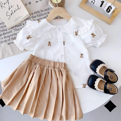 FALDA PLIEGUES CAFE/CAMISA BLANCA OSITOS