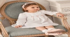VESTIDO MANGA LARGA  BLANCO LISO DECORACION FLOR BORDADA