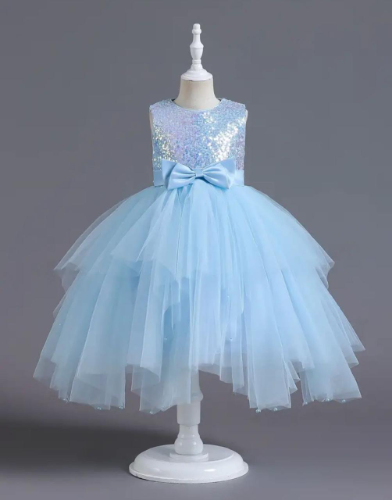 VESTIDO AZUL CELESTE CAPAS PUNTAS