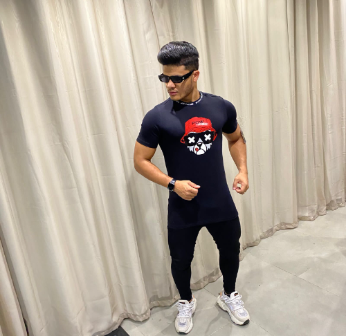 T: P Camisa preta urso chapéu @