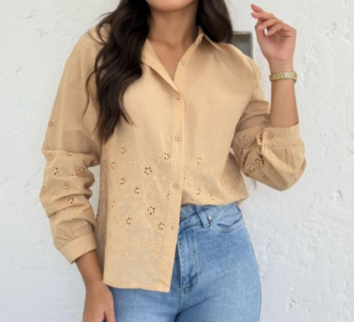 Blusa clara ojalillo